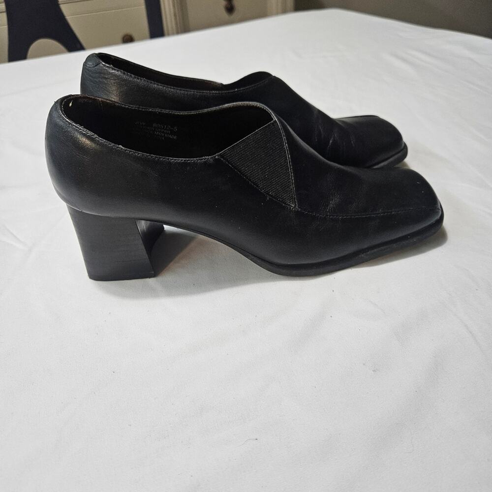 AEROSOLES Elegant Black Block Heels 8W